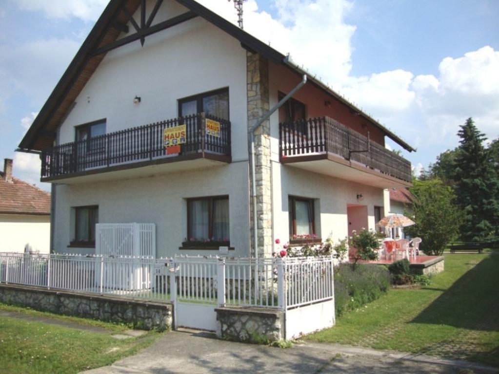 شقة Gyongyvirag Vendeghaz Balatonboglár الغرفة الصورة