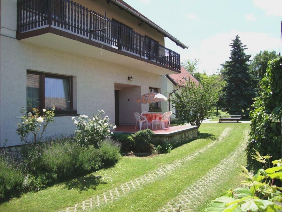 شقة Gyongyvirag Vendeghaz Balatonboglár المظهر الخارجي الصورة